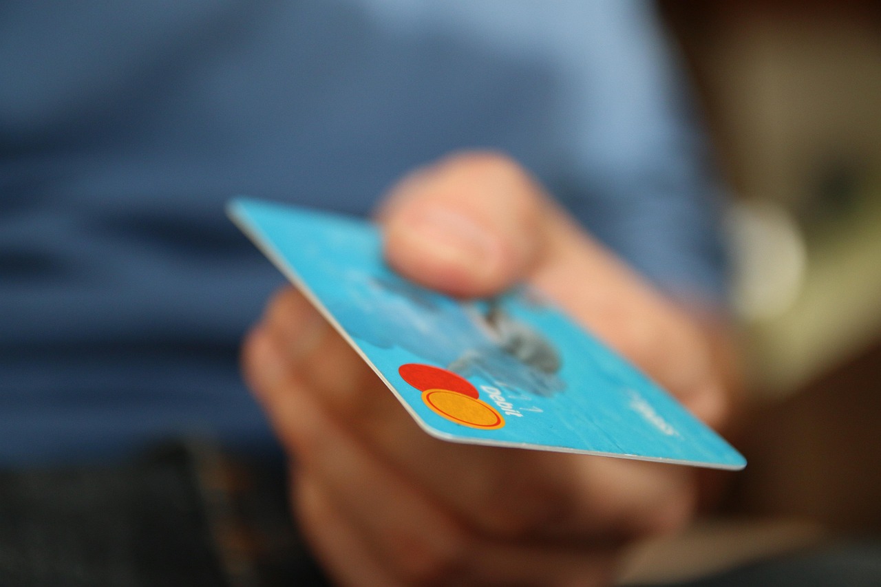 クレジットカードの利用で信用情報を回復する方法は？