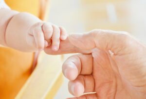 債務整理による人事査定の影響とボーナス減額の関係は？